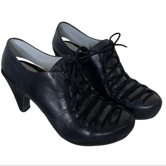 Tsubo Shoes - TSUBO Lace Up Slingback Heeled Pumps